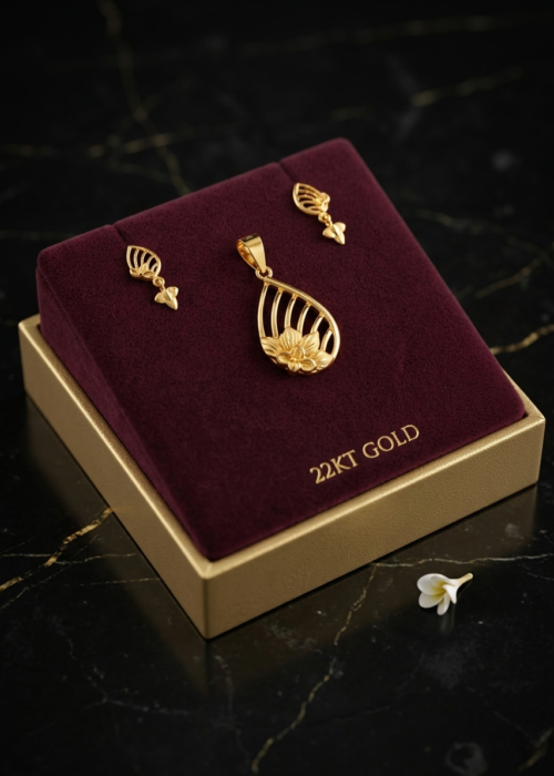 Gold pendant and earrings for women