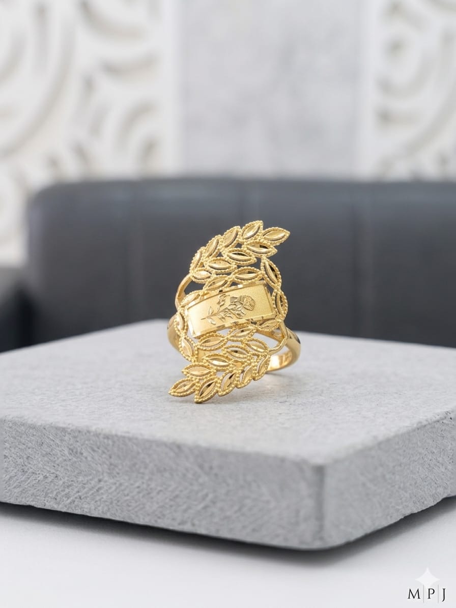 LADIES GOLD RING