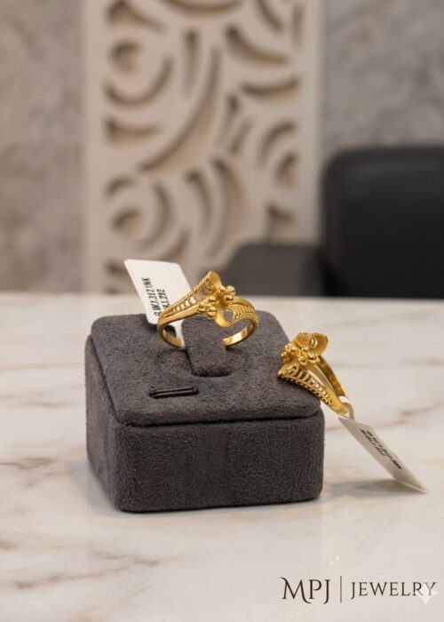 LADIES GOLD RING