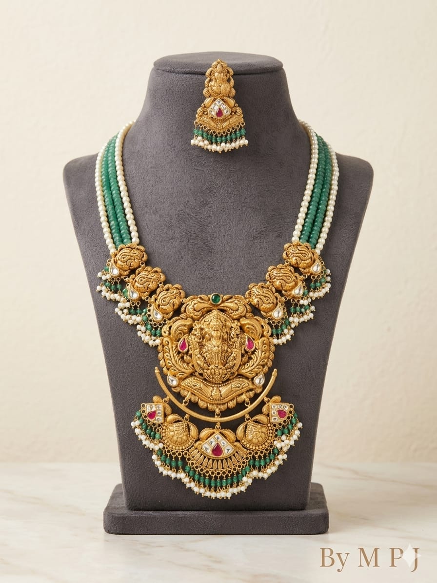 GOLD NECKLACE