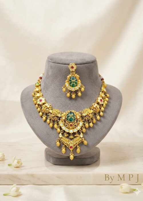 GOLD NECKLACE