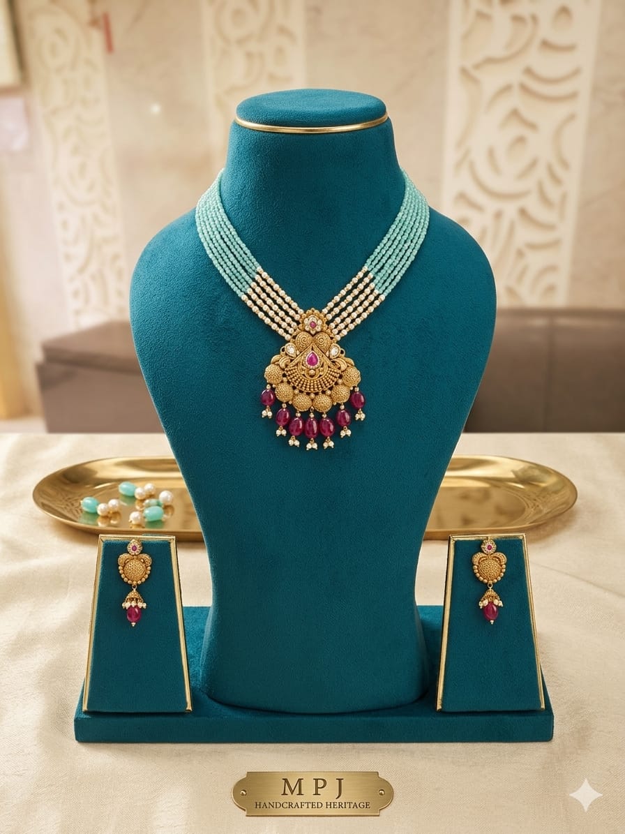 GOLD PENDANT SET